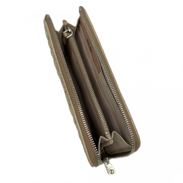 miu_miu_plaque_quilted_zipped_wallet_5