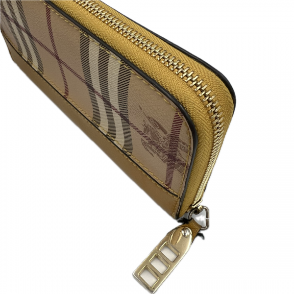 burberry_haymarket_check_ziparound_wallet_2